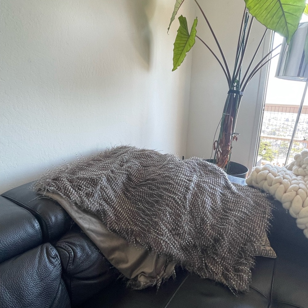 40x47 faux fur, lined blanket .